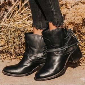 BNIB Freebird Black Casey 7